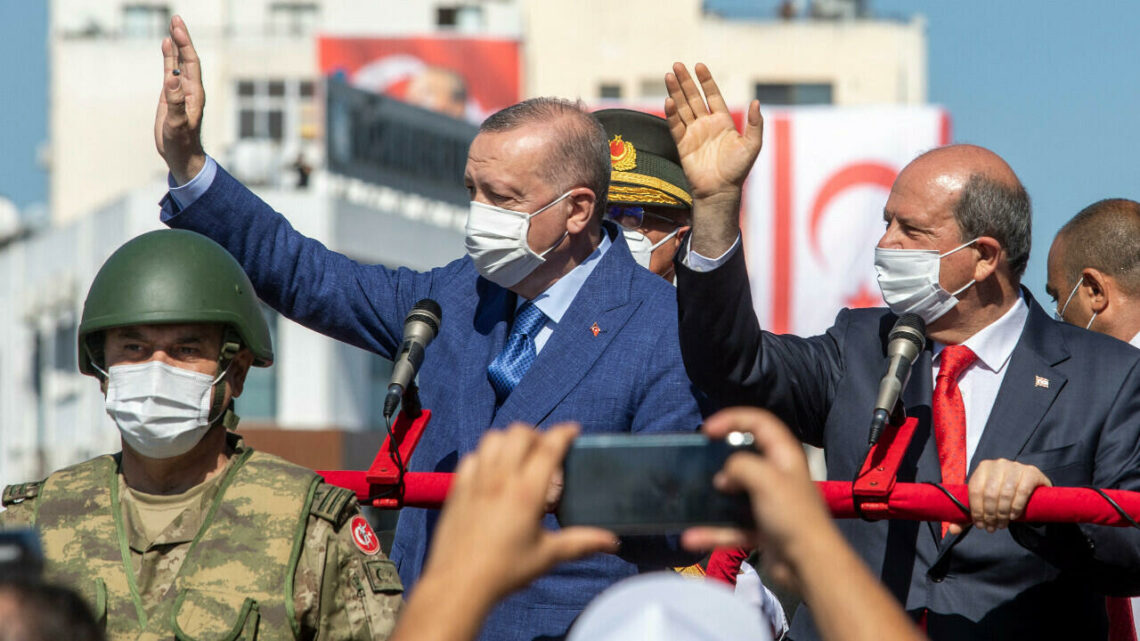 فرنسا تتهم أردوغان “بالاستفزاز” بعد دعوته لحل قائم على دولتين في قبرص