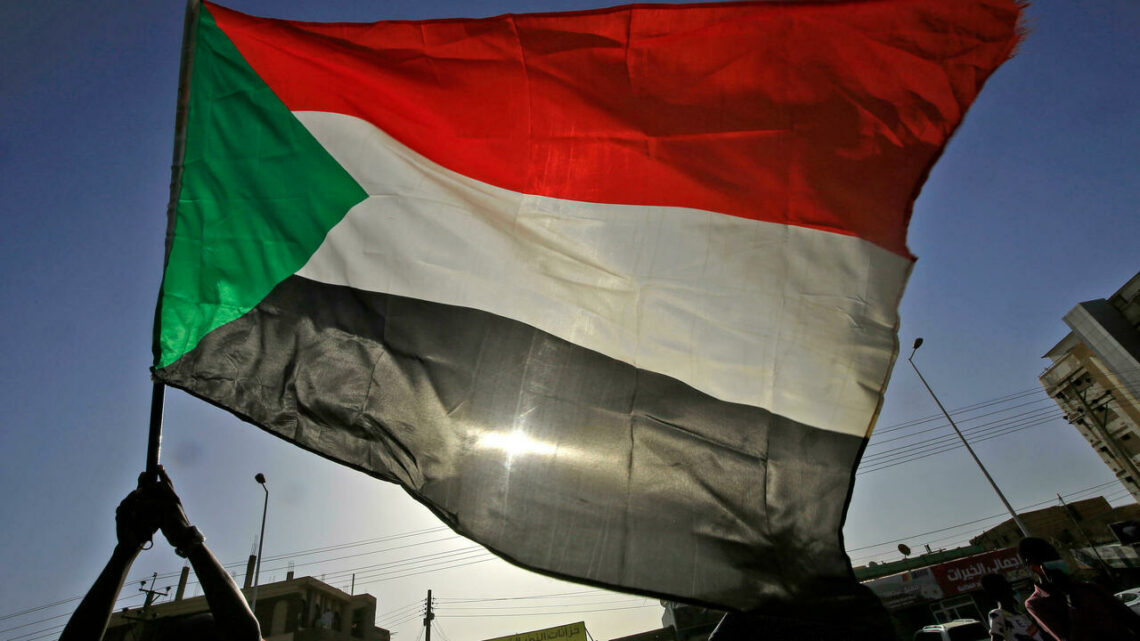 المجلس العسكري يعلن احتواء محاولة انقلاب ويؤكد أن الوضع بات تحت السيطرة