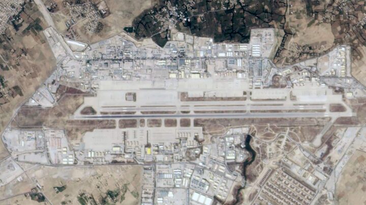 صور الأقمار الصناعية تتناقض مع تقارير عن طائرات أجنبية في قاعدة باغرام الجوية في أفغانستان
 🚀