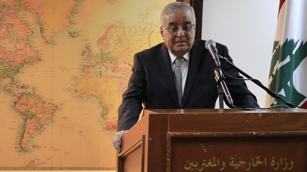 وزير الخارجية اللبناني يرد على نظيره السعودي بشأن “هيمنة حزب الله”