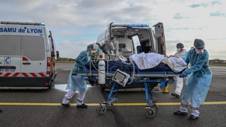 فرنسا تعلن حصيلة إصابات يومية قياسية بكورونا لليوم الثاني