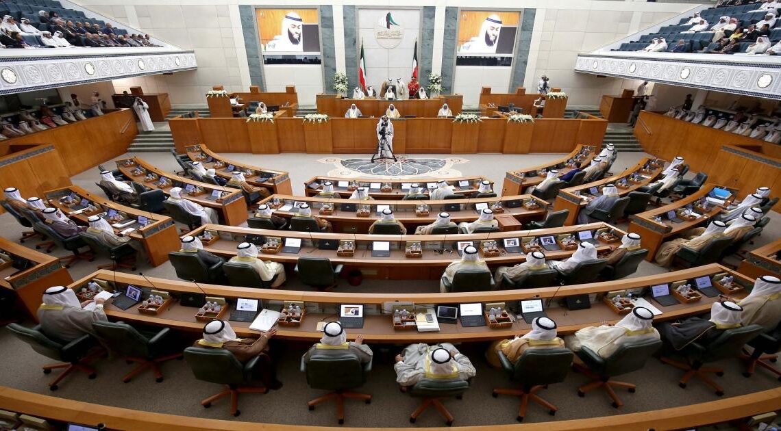 برلمان الكويت يعاود إصدار التشريعات بعد توقف 7 أشهر – الخليج أونلاين