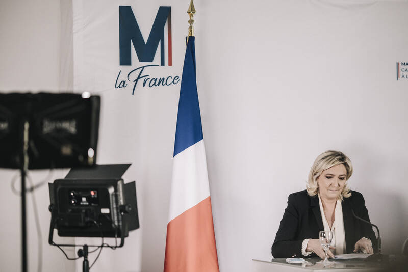 فرنسا: مارين لوبان تتخلى عن فكرة إلغاء الجنسية المزدوجة !