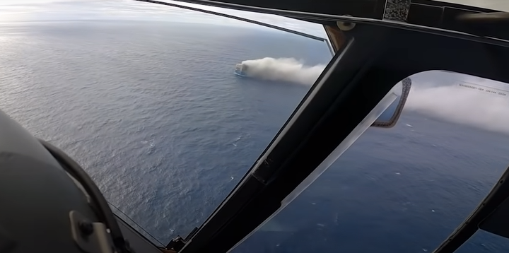 اشتعال النيران فى سفينة شحن تحمل 4000 سيارة قبالة سواحل البرتغال.. فيديو