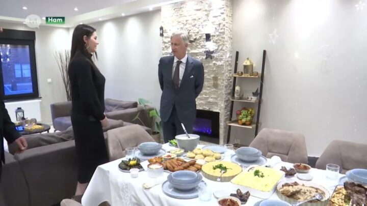 ملك بلجيكا يلبي دعوة عائلة سورية لتناول الإفطار سويا “فيديو”