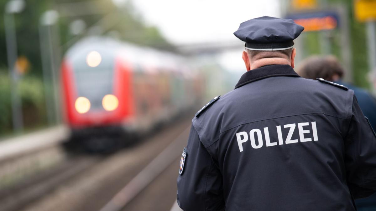 عراقي يقدم على طعن 5 أشخاص على متن قطار غرب ألمانيا
