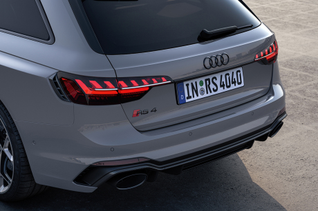 حزمة المنافسة Audi RS 4 Avant 2022. تجسد مكافحة BMW M3 Touring؟