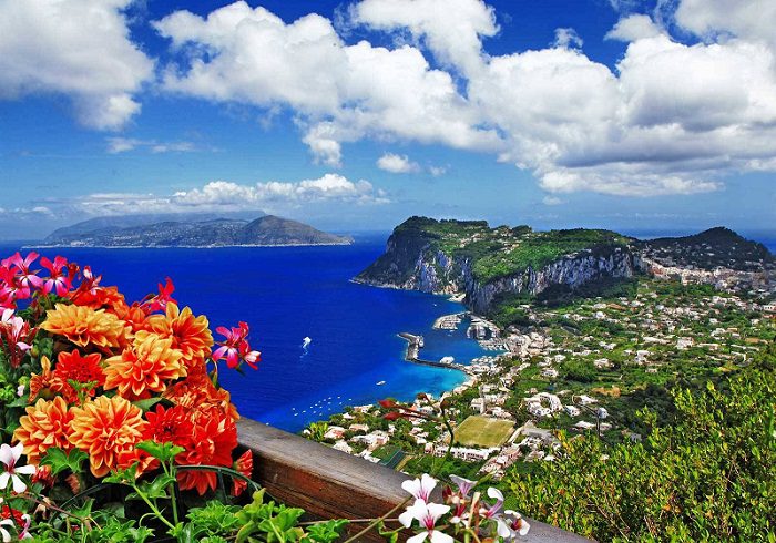 تجمع سحر الطبيعة ودفء المناخ.. “كابري” الإيطالية من أجمل الجزر الأوروبية