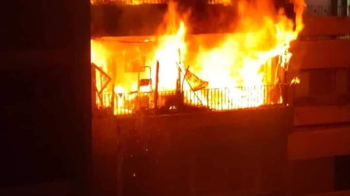اندلاع حريق هائل بأحد الأبراج السكنية بمنطقة السادات بأسيوط | صور – القاهرة 24