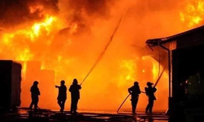 حالة استنفار إثر اندلاع حريق في أكبر سوق عالمي في فرنسا. – أكادير24