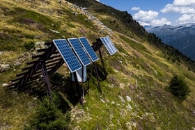 شركات الكهرباء تبحث عن فرص للاستفادة من الطاقة الشمسية في جبال الألب – SWI swissinfo.ch سويسرا بالعربي