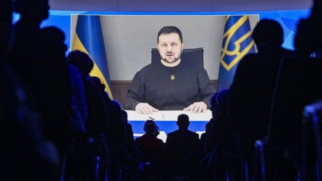 روسيا وأوكرانيا: زيلينسكي ينتقد تردد ألمانيا بإرسال دبابات ويتعهد باسترداد القرم