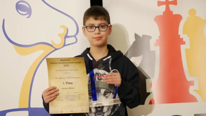 “حسين بيسو”.. طفل سوري لاجئ يصبح أصغر لاعب شطرنج في المنتخب الألماني