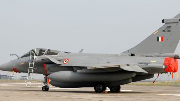 غواصات وطائرات رافال الفرنسية قريباً في الهند