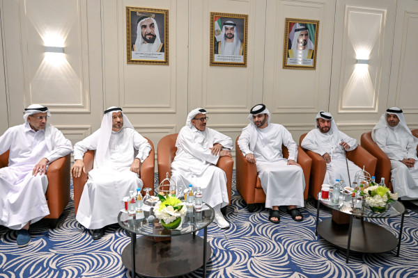وكالة أنباء الإمارات – منصور بن محمد يشهد العرس الجماعي ل 50 شاباً في دبي