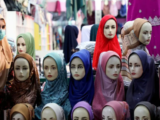 من بينها فرنسا.. دول الاتحاد الأوروبي قد تحظر الحجاب على العاملات الحكوميات