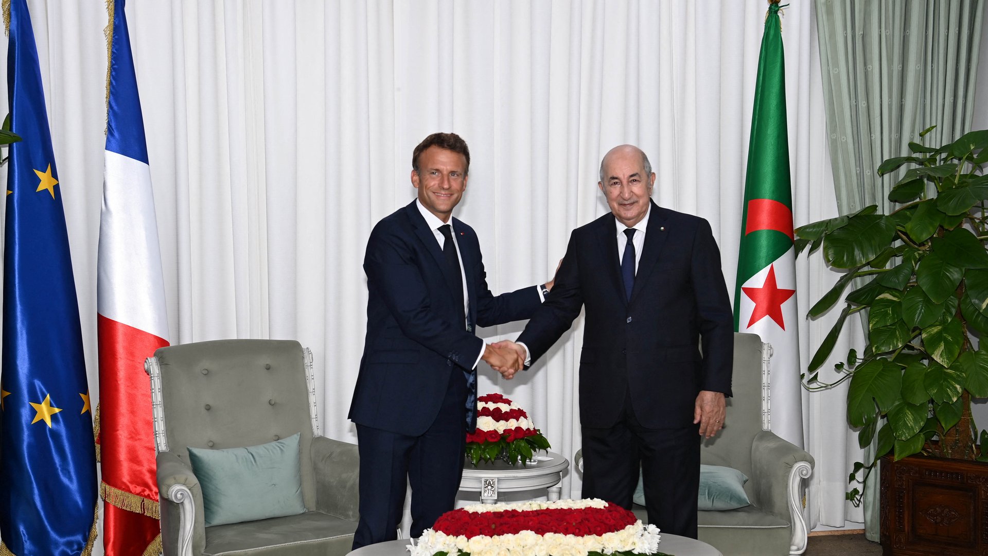 الجزائر وفرنسا توقعان اتفاقية لاستعادة ممتلكات “لا تقدر بثمن”