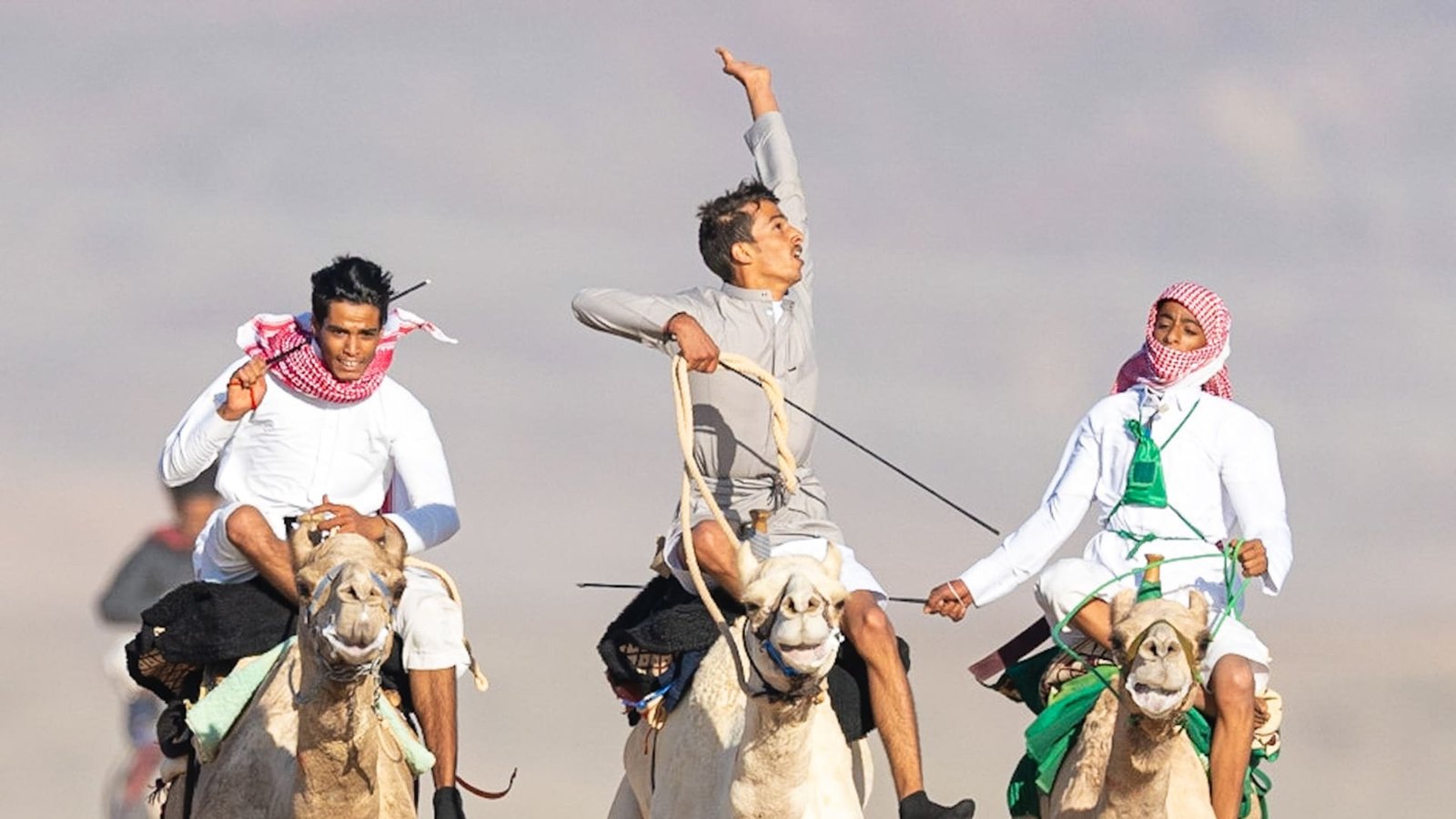 بين الطبيعة الفريدة والتقاليد..مصور يبرز ثقافة أهل تبوك في السعودية