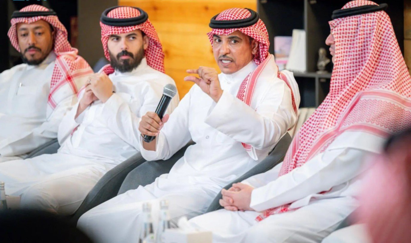 وزير الإعلام السعودي يستهل مبادرة نبض الإعلام باللقاء الأول مع صُنَّاع البودكاست