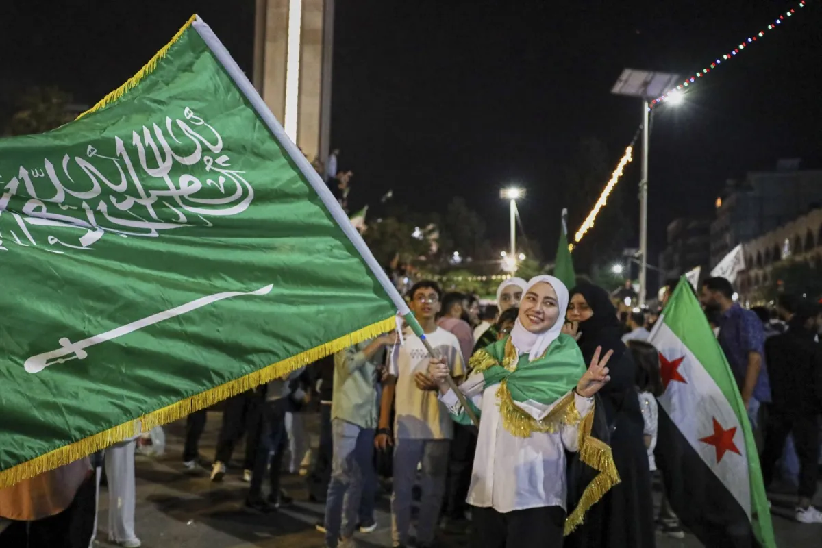 السوريون يأملون بمرحلة من «الرغد» بعد إزالة العقوبات الأميركية
