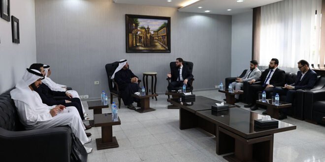 وزير التنمية الإدارية يبحث مع وفد إماراتي تعزيز التعاون وتبادل الخبرات بمجالات الإدارة العامة