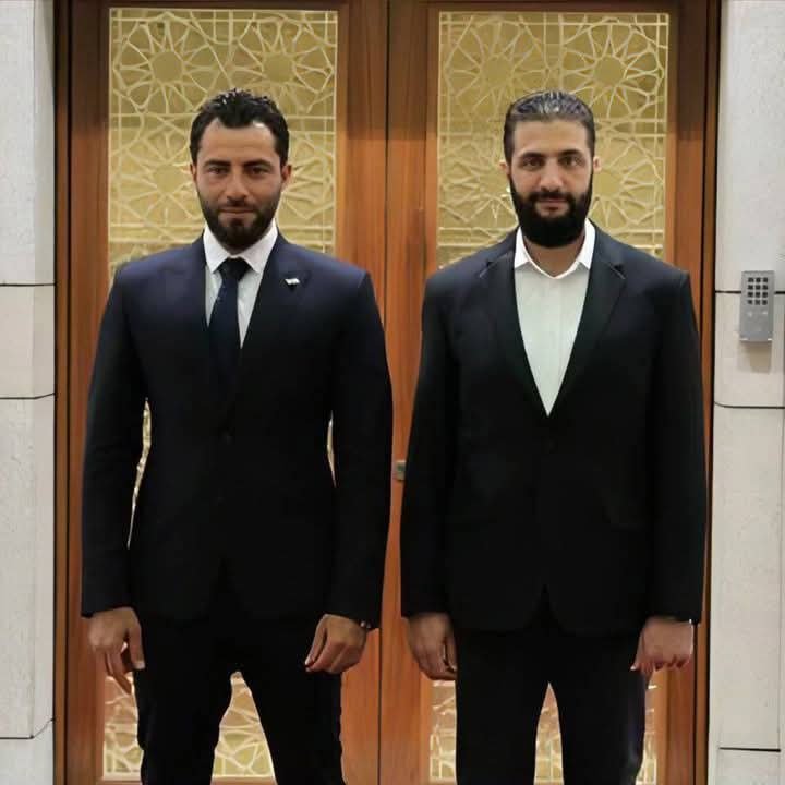 حدا لاحظ شغلة مهمة بصورة جميل الحسن